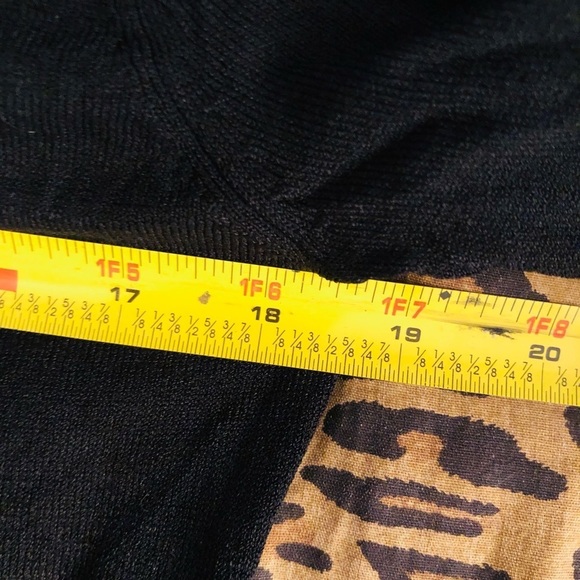 Michelle Nicole black beaded V-neck 3/4 sleeves stretch shell detail, size large - Picture 8 of 9